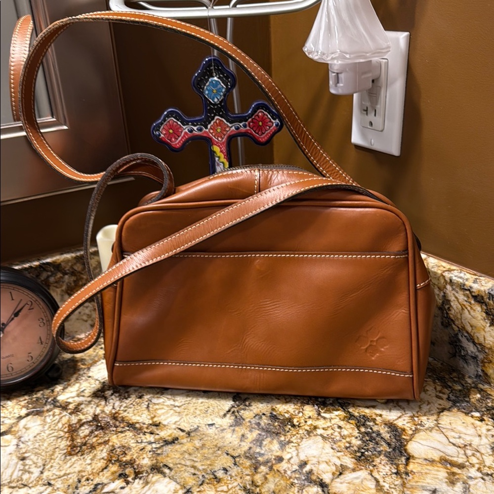 Elegant Tan Leather Handbag